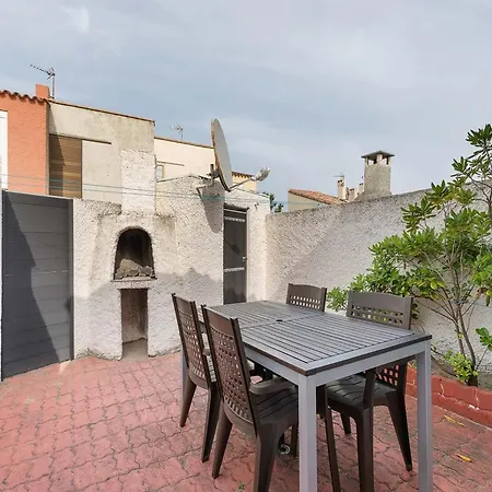 Charming Beachside Retreat In Apartament Agde