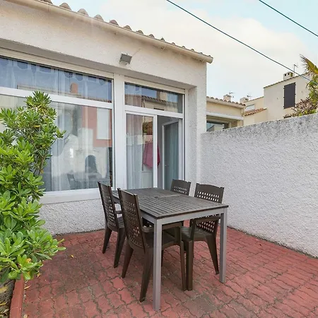 Charming Beachside Retreat In *
